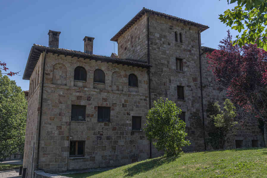 Reyno de Navarra - monasterio de Leyre 03.jpg